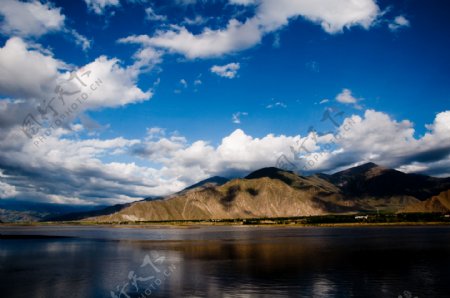 雅鲁藏布江风景