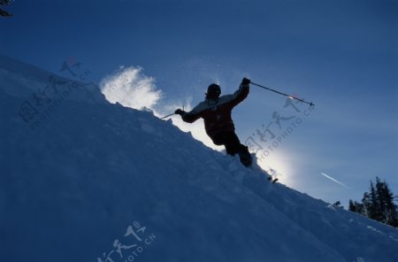 正在滑雪的人图片