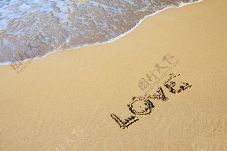 沙滩爱情图片