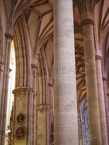 教堂里的柱子