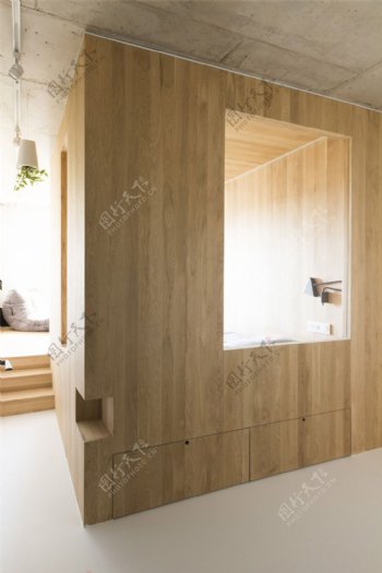 现代木质柜子装修效果图