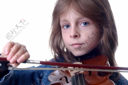小女孩小提琴图片