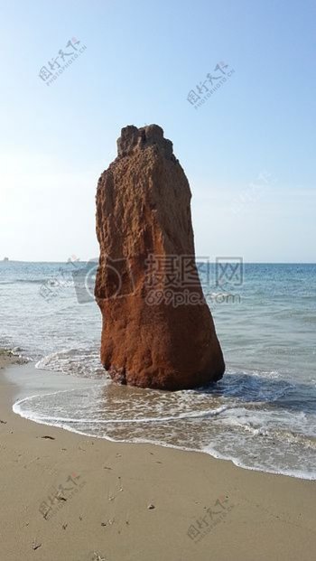 海滩上的巨石