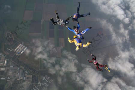 极限跳伞运动员图片