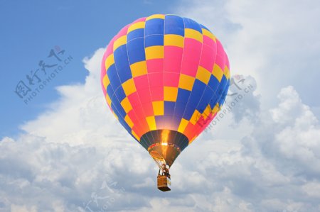 天空中的热气球图片