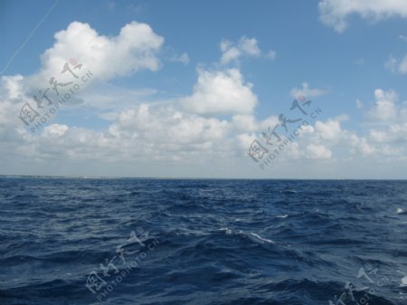 蓝色海洋风景图片