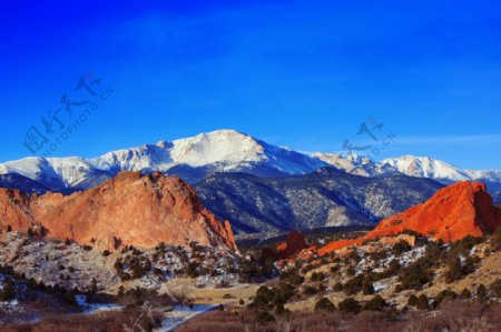 冬季山峰风景图片