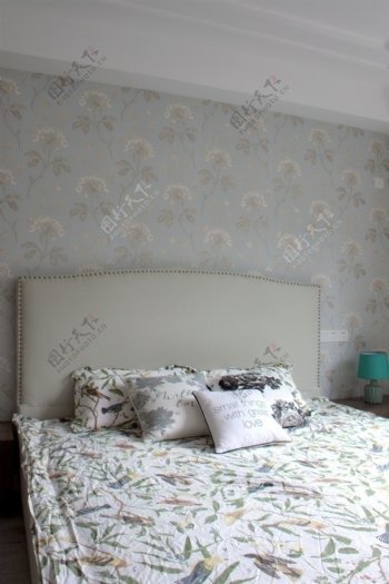 北欧简约卧室大床背景墙设计图