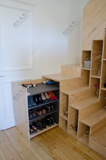 现代家居楼梯鞋柜装修效果图
