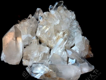 白色水晶石图片