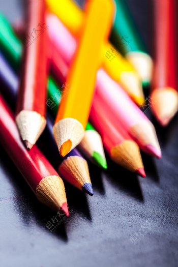 各种颜色的蜡笔