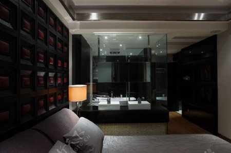 现代简约卧室大床卫生间设计图