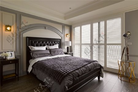 美式简约卧室大床落地窗设计图