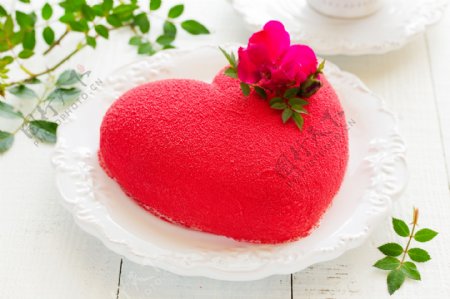 红色心形蛋糕图片