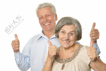 竖起大拇指的老年夫妇图片