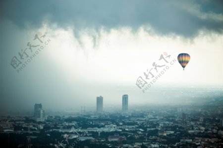 城市上空的热气球