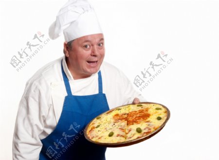 端着披萨的厨师图片