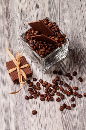 巧克力与咖啡豆图片