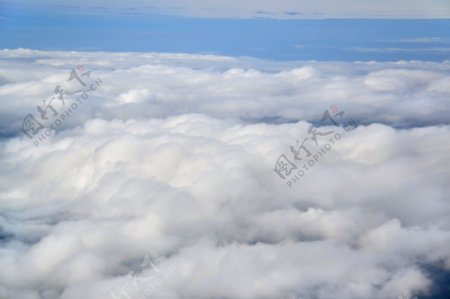 天空里的白云摄影图片