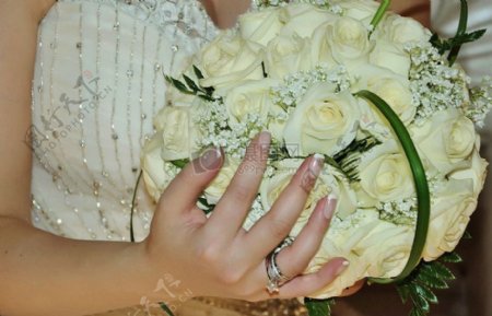 新娘的白色花球