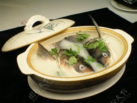 银峰砂锅鱼头图片