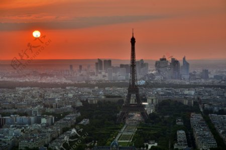 夕阳下巴黎图片