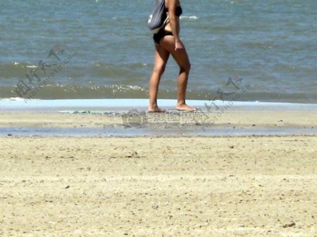 沙滩上的女人