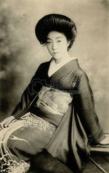 黑白的日本艺妓照片