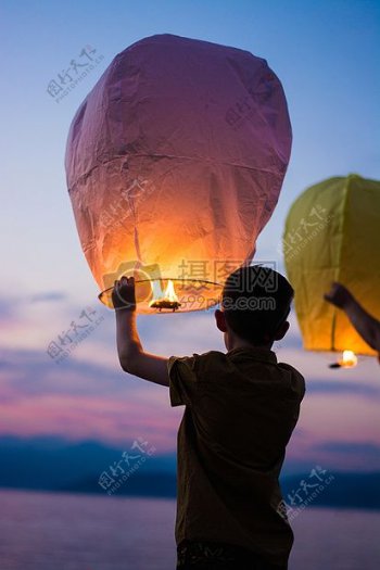 气球开始光火热空气灯灯笼亚洲传统的希望人