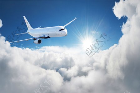 滚滚云层飞机图片