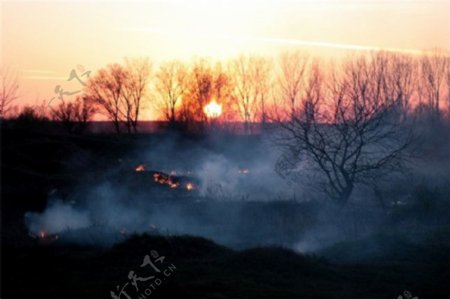 黄昏夕阳火烧山图片