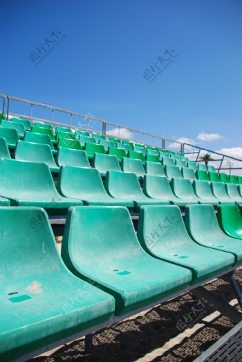 体育场看台上的绿色