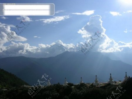 西藏远山寺庙