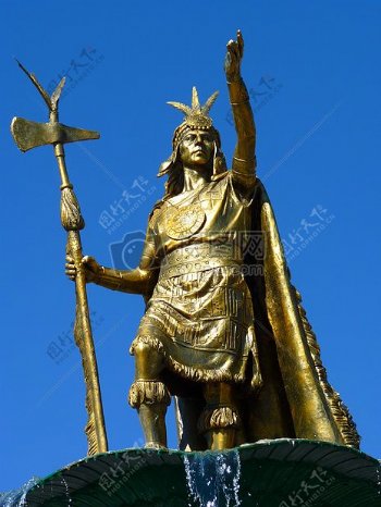 金色的战士雕像