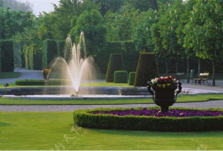 公园花坛喷泉