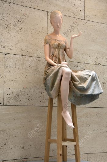雕塑少女