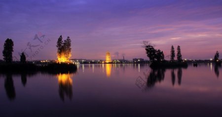 夜暮下的华阳湖