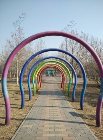 创意彩色拱桥