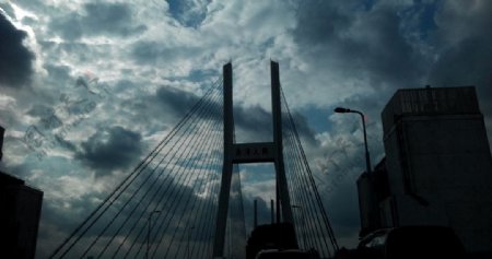 下雨前的南浦大桥