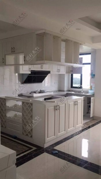 家庭厨房白色整体橱柜装修效果图