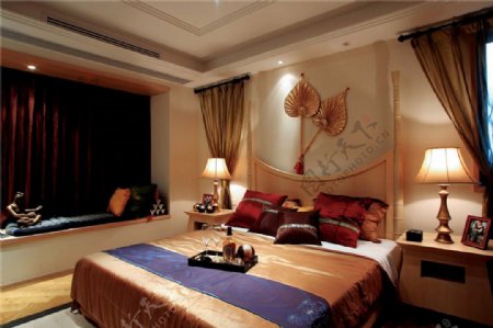 东南亚时尚深色窗帘卧室室内装修效果图