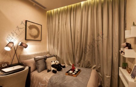 现代时尚金色窗帘卧室室内装修效果图