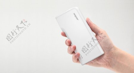 白色小清新的手机充电器jpg素材