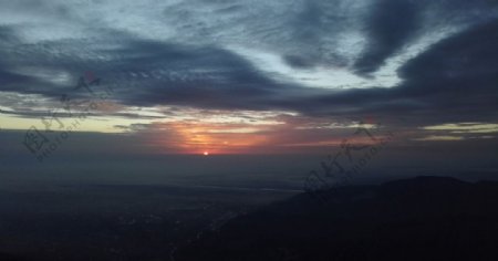 峨眉山的日出