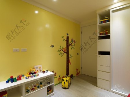 简约儿童房黄色墙壁装修效果图