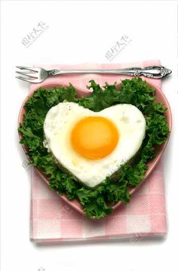爱心煎蛋早餐