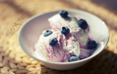 蓝莓冰淇淋