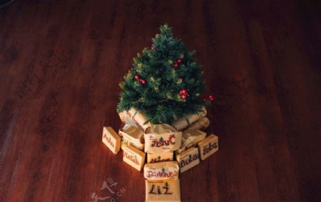 圣诞节树与礼物