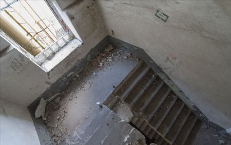 废弃建筑物的楼梯和台阶