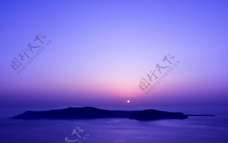 日出时的大海岛屿鸟瞰摄影